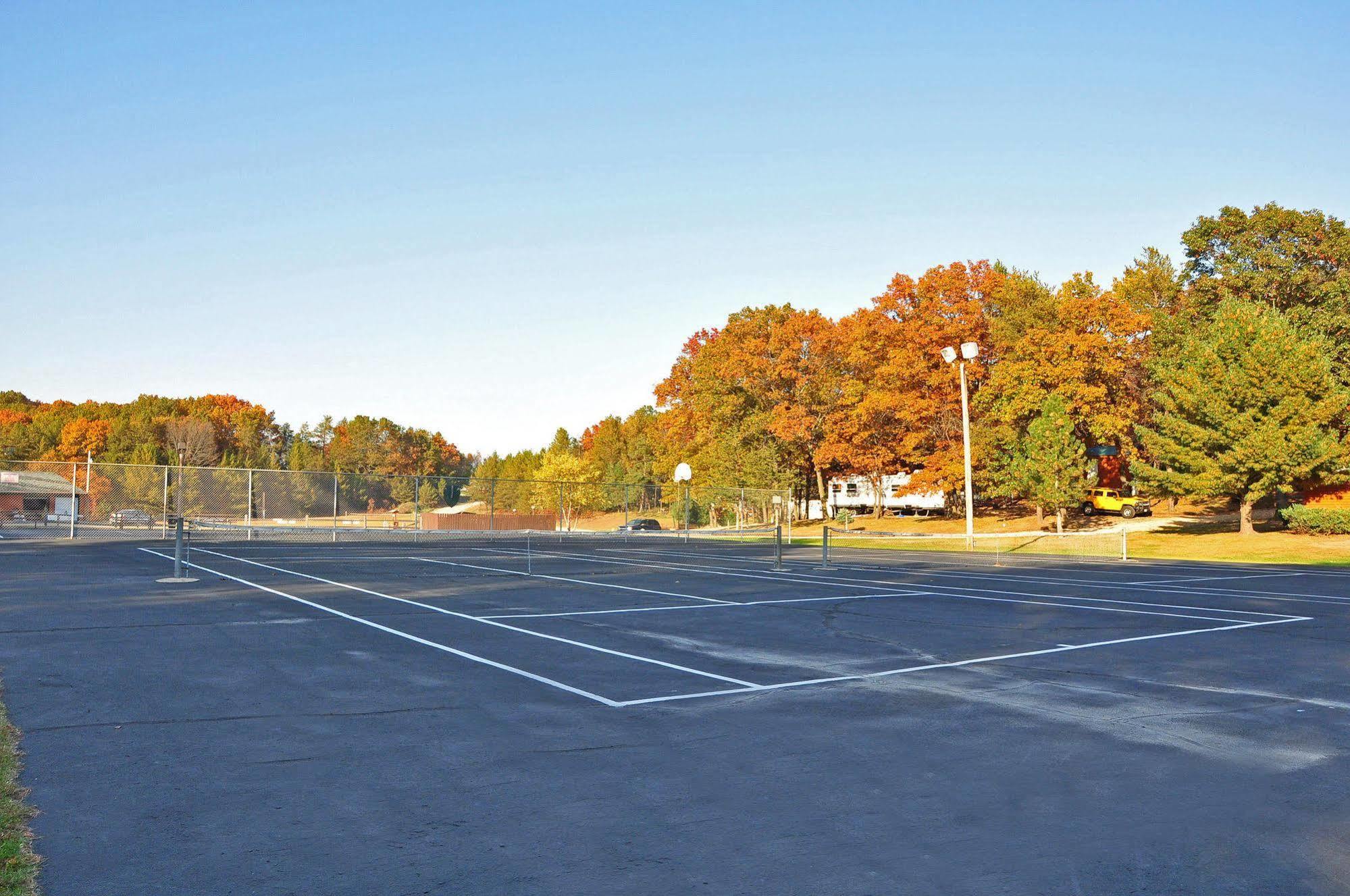 Arrowhead Resort Campground Plainville Exterior photo