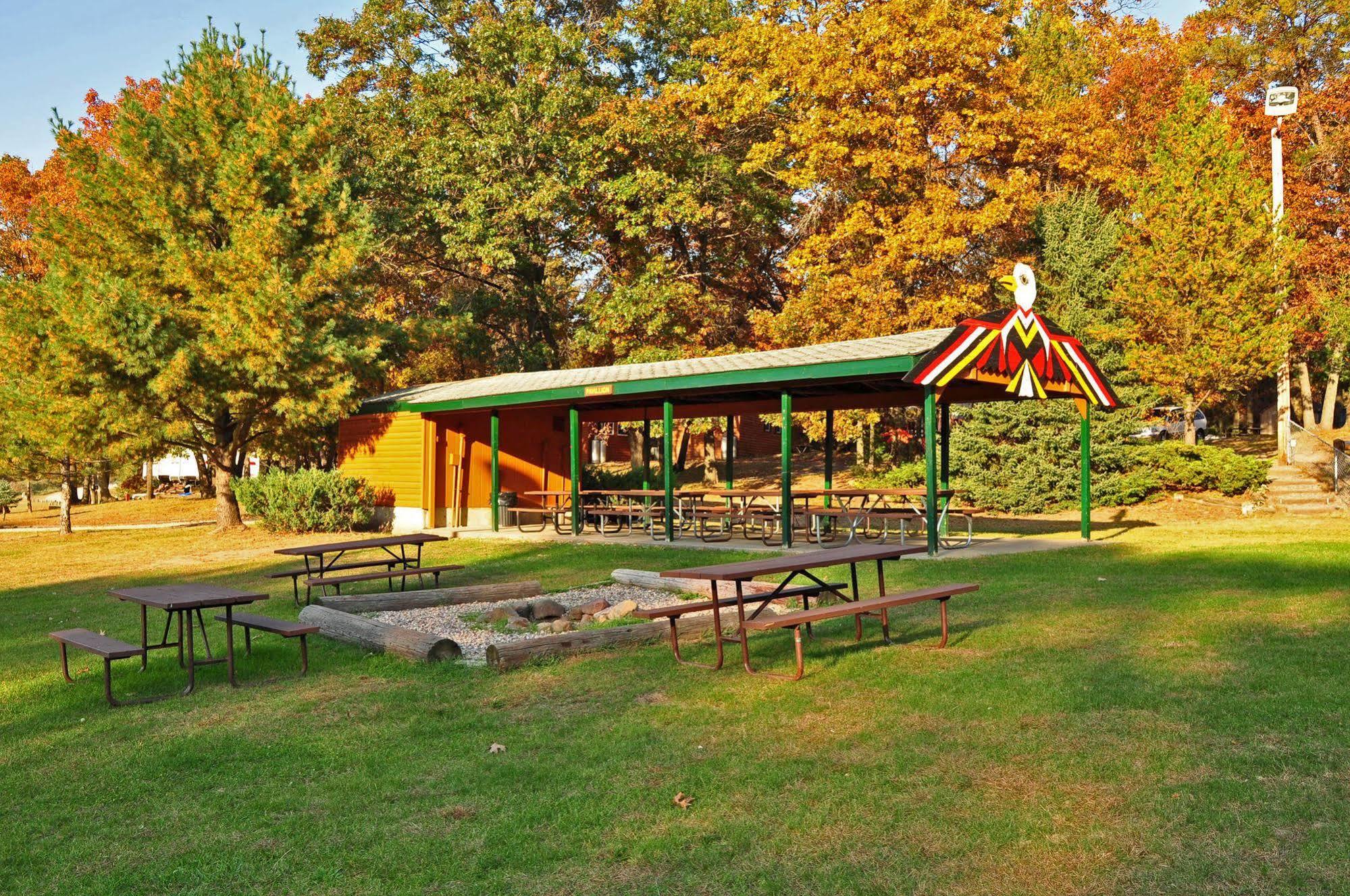 Arrowhead Resort Campground Plainville Exterior photo